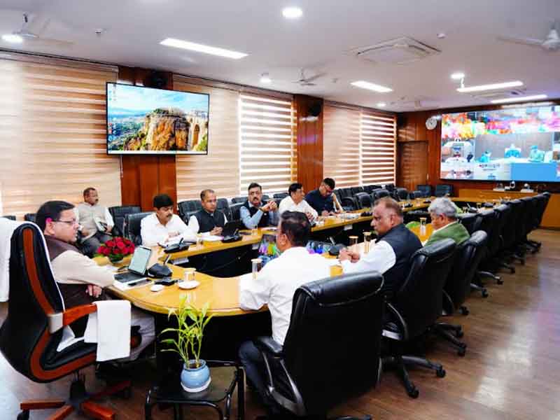 प्राकृतिक जल स्रोतों के संरक्षण और संवर्द्धन के साथ जल संचय की दिशा में जनपदों में और तेजी से कार्य किये जाएं-CM धामी