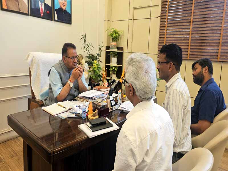 ग्राम्य विकास मंत्री गणेश जोशी ने पीएमजीएसवाई के विभागीय अधिकारियों के साथ की बैठक कर दिए निर्माण कार्यों की गुणवत्ता सुनिश्चित करने और समयबद्ध तरीके से कार्य पूर्ण करने के निर्देश ग्राम्य विकास मंत्री गणेश जोशी ने पीएमजीएसवाई के विभागीय अधिकारियों के साथ की बैठक कर दिए निर्माण कार्यों की गुणवत्ता सुनिश्चित करने और समयबद्ध तरीके से कार्य पूर्ण करने के निर्देश
