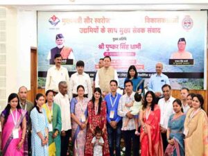 मुख्यमंत्री सौर स्वरोजगार योजना से जुड़ी महिलाओं को सौर सखी नाम दिया जायेगा-CM धामी