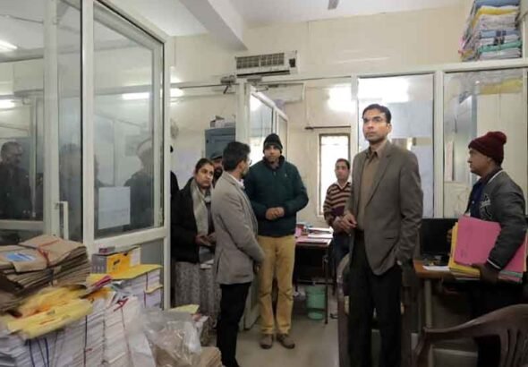 डीएम ने पकड़ा कूटरचित दस्तावेज से भूमि क्रय-विक्रय मामला; बिल्डर्स क्रेता-विक्रेता पर संगीन धाराओं में मुकदमा दर्ज