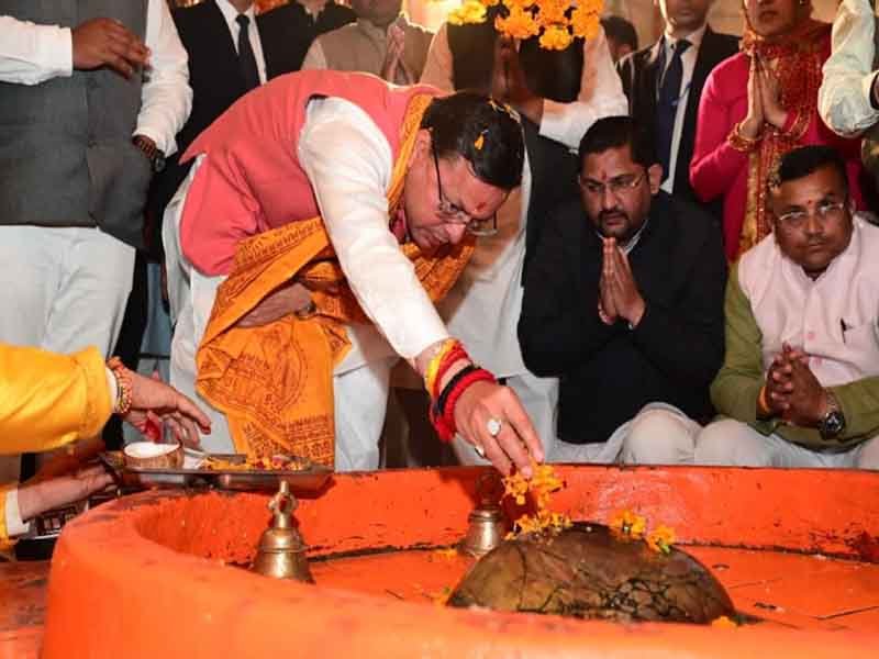 खटीमा के वनखंडी महादेव मन्दिर, चकरपुर में आयोजित महाशिवरात्रि मेले का फीता काटकर शुभारम्भ किया CM धामी ने