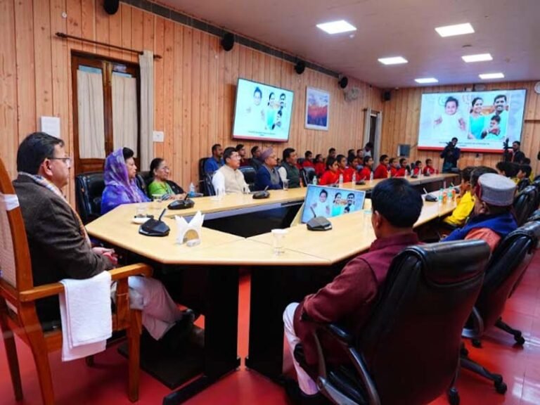 प्रधानमंत्री नरेंद्र मोदी के मन की बात कार्यक्रम के 131वें एपिसोड को सुना मुख्यमंत्री ने