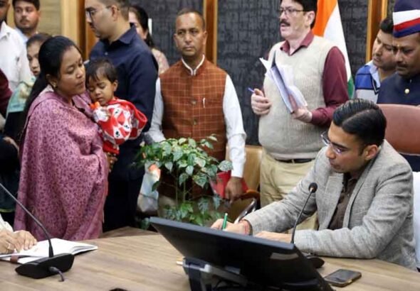 जिला प्रशासन के जनदर्शन में न्याय का भरोसा, हर शिकायत पर त्वरित एक्शन