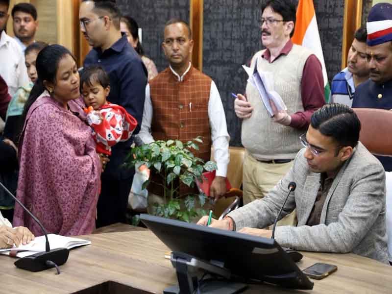 जिला प्रशासन के जनदर्शन में न्याय का भरोसा, हर शिकायत पर त्वरित एक्शन