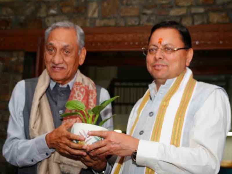 CM धामी से मुख्यमंत्री आवास में पूर्व मुख्यमंत्री विजय बहुगुणा ने शिष्टाचार भेंट की