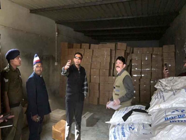 डीएम देहरादून सविन बंसल का बड़ा एक्शन: राज्य के आंगनबाड़ी केंद्रों पर राशन आपूर्तिकर्ता सेंट्रल गोदाम रुड़की में छापेमारी