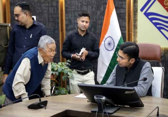 फीस जमा न होने पर स्कूल ने किया परीक्षा से बाधित; डीएम ने प्रोजेक्ट नंदा-सुंनदा से दी विदुषी की फीस