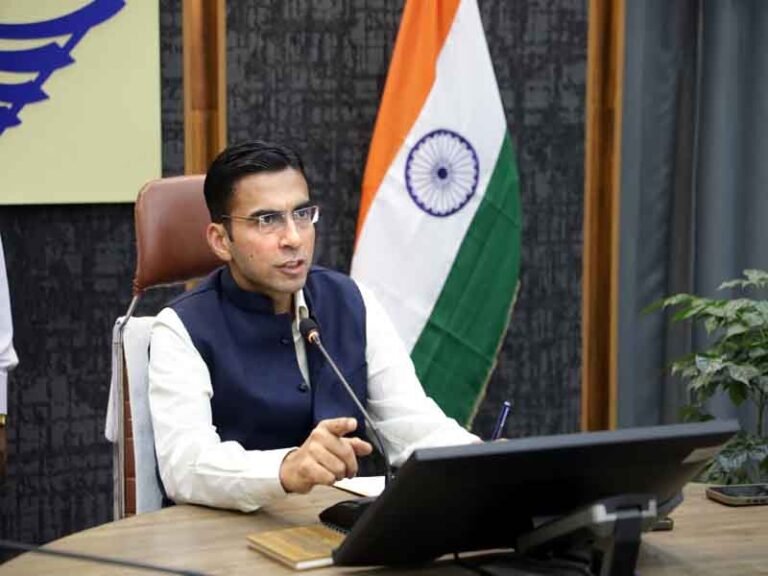 Breaking: LPG गैस अवैध संग्रहण, कालाबाजारी पर अब सीधे जेल; आवश्यक वस्तु अधिनियम 1955 व बीएनएस के प्राविधानों के अन्तर्गत होगी कार्यवाही, डीएम ने दिए निर्देश