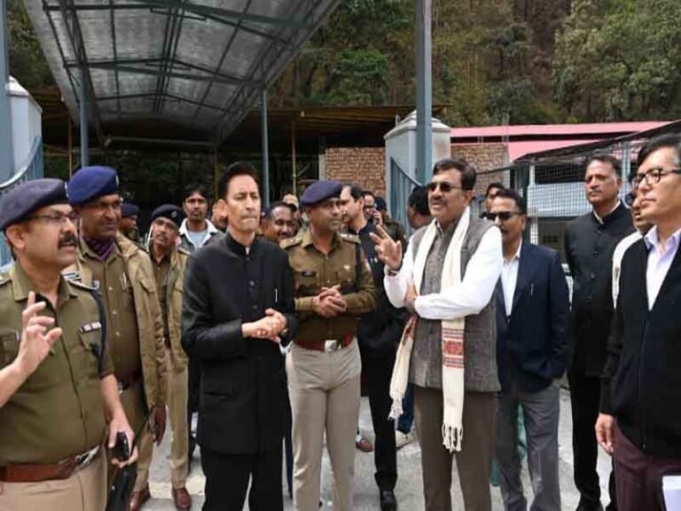 मुख्य सचिव ने किया भवाली-रातिघाट बाईपास, श्री कैंचीधाम मंदिर में निर्माण कार्यों का स्थलीय निरीक्षण